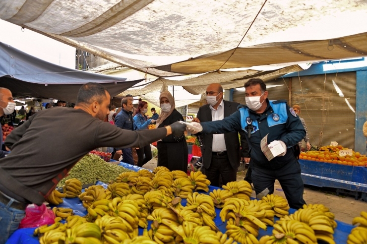 Mersin Büyükşehir Belediyesi Ücretsiz Maske Dağıtıyor