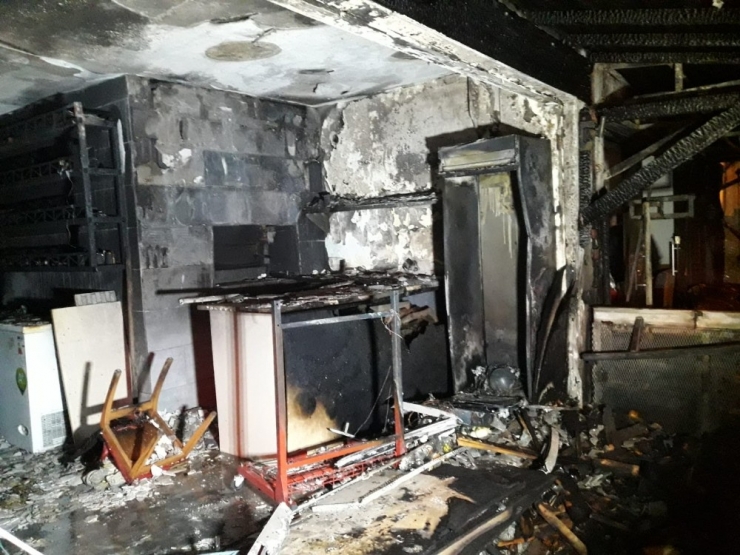 Alev Alev Yanan Dükkan Küle Döndü