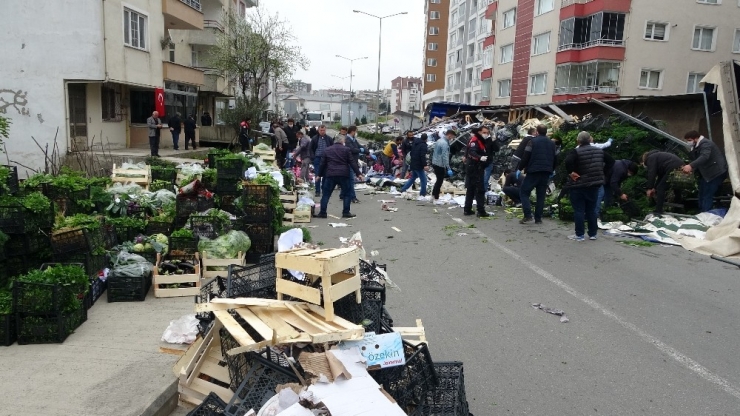 Ordu’da Sebze Yüklü Tır Devrildi: 1 Yaralı