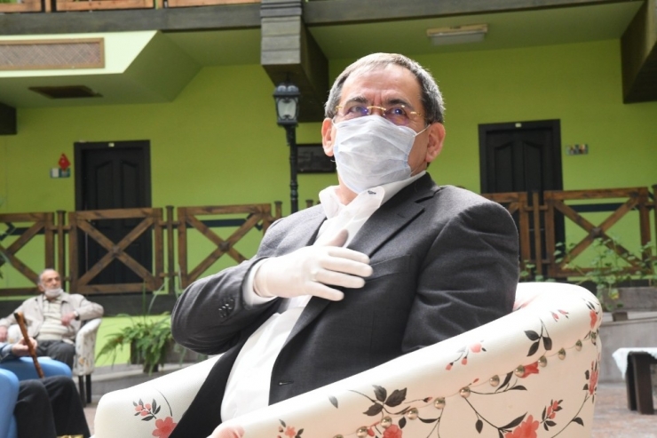 Başkan Demir’den Huzurevindeki Yaşlılara Moral