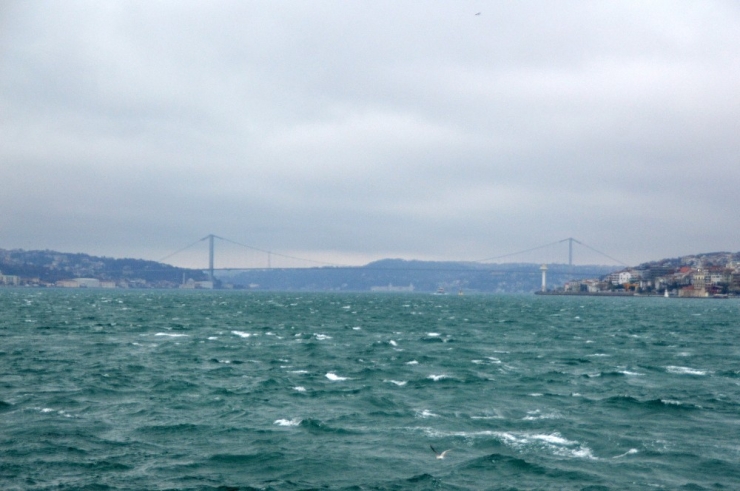 İstanbul’da Fırtına Etkili Oluyor