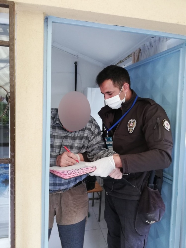 Yaşlıların Maaşları Ve İhtiyaçlıların Destek Ödemeleri Evlerine Götürülüyor