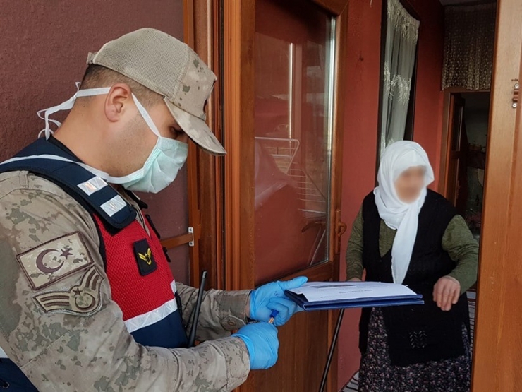Yaşlıların Maaşları Ve İhtiyaçlıların Destek Ödemeleri Evlerine Götürülüyor