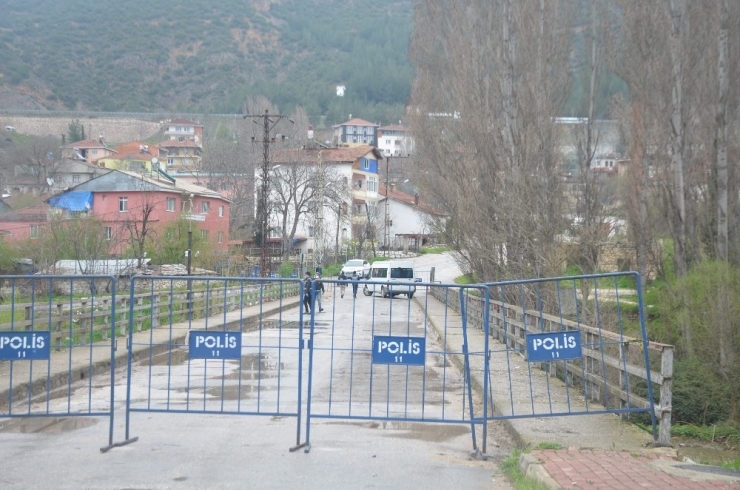 912 Nüfuslu Köyde Hayat Durdu