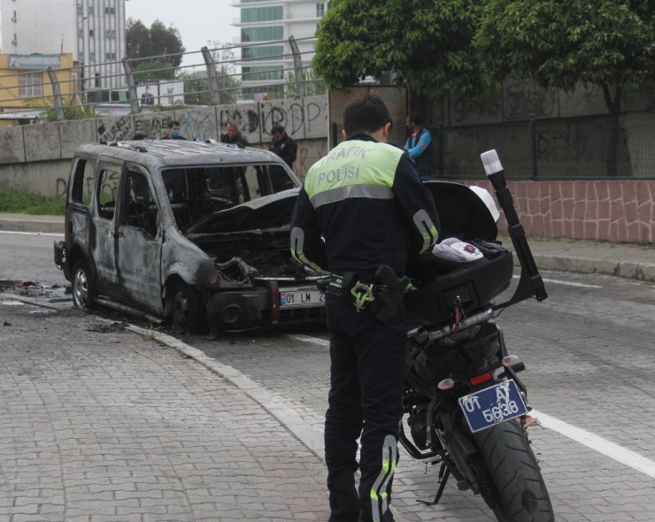 Aracı Yandı Hayatını Zor Kurtardı