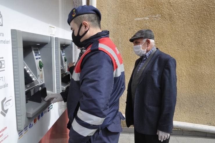 Emekli Maaşının Hepsini ’’Biz Bize Yeteriz Türkiye’m’’ Kampanyasına Bağışladı