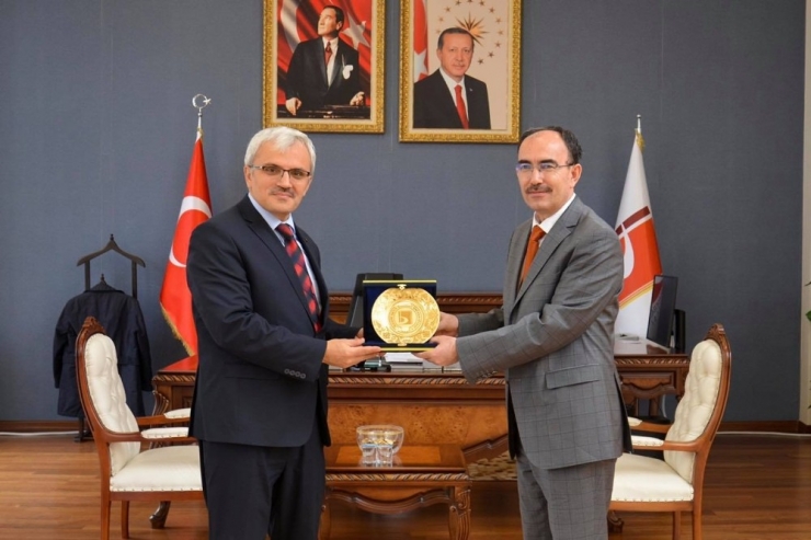 Ağır Ceza Mahkeme Başkanı Ve Bilecik Cumhuriyet Başsavcısından Rektöre Ziyaret