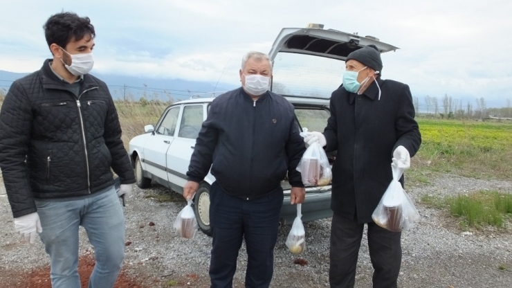 Balıkesir’de Arıcılardan Görev Yapan Polislere Ballı Destek