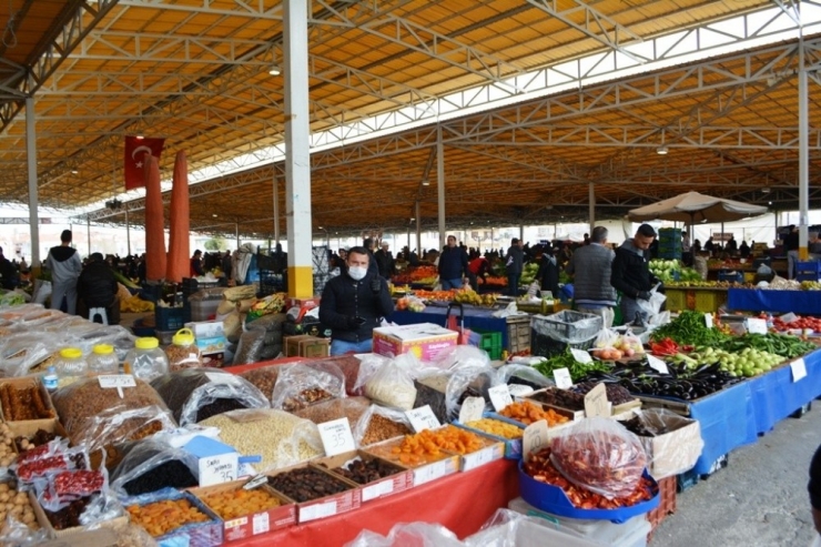 Ayvalık’ta Perşembe Günleri Kurulan Kuzey Ege’nin En Büyük Semt Pazarı Salgın Süresince Kurulmayacak
