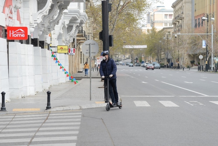 Azerbaycan’da Korona Virüs Nedeniyle Sokaklar Boşaldı