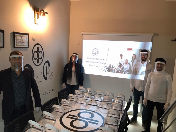 Bartın Üniversitesi Öğrencileri Yüz Koruyucu Siperlik Üretti