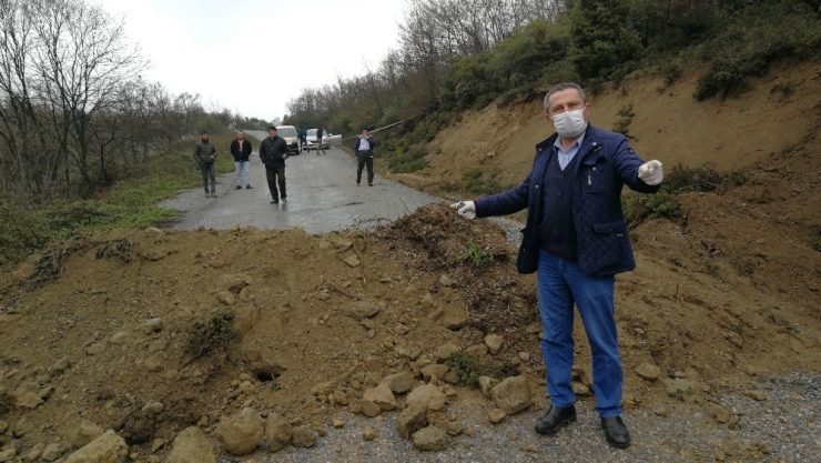 Bursa Kocaeli Arasındaki Dağ Yolu Toprakla Kapatıldı, Uyanık Sürücüler Yolda Kaldı