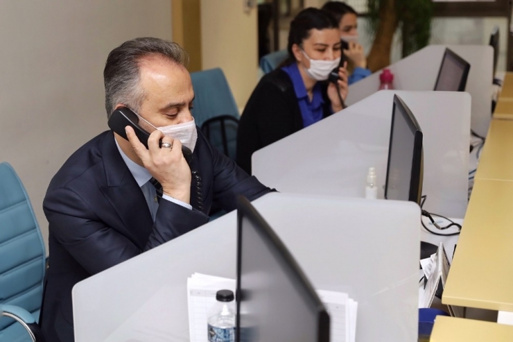Çağrı Merkezinde Telefonların Başına Geçen Başkan Aktaş: