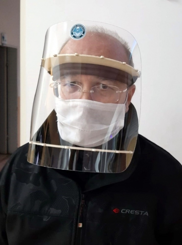 Üniversitede Hafta Sonu Mesai Yaptılar 1000 Adet Siperli Maske Ürettiler