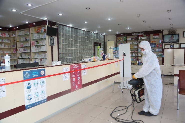 Erdemli Belediyesi Eczaneleri Dezenfekte Ediyor