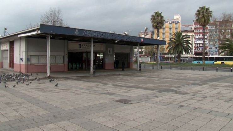 İstanbul’da Toplu Taşıma Araçları Boş Kaldı