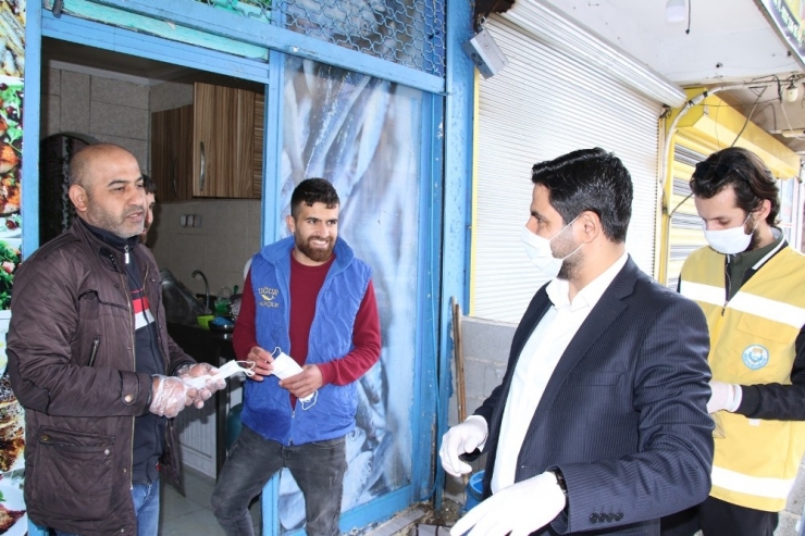 Haliliye Kendi Ürettiği Maskeleri Ücretsiz Dağıtmaya Devam Ediyor