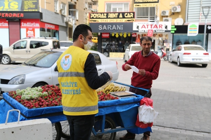 Haliliye Kendi Ürettiği Maskeleri Ücretsiz Dağıtıyor
