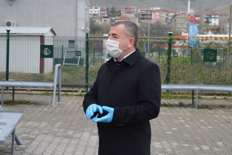 Özdemir: “Pazar Esnafımızdan İşgaliye Ücreti Alınmayacak”