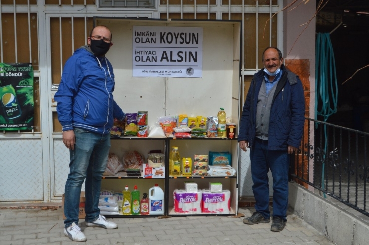 Tavşanlılı Muhtar "İmkanı Olan Bıraksın, İhtiyacı Olan Alsın" Rafı Oluşturdu