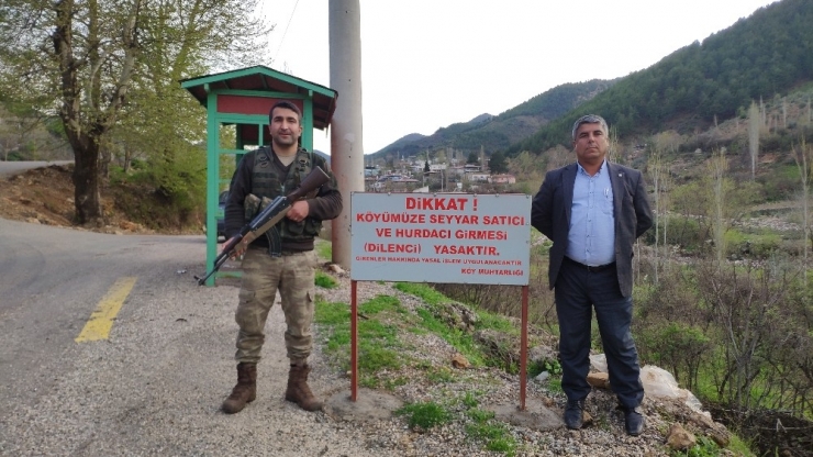 Köylüler Hurdacı Ve Seyyar Satıcılara Girişi Yasakladı