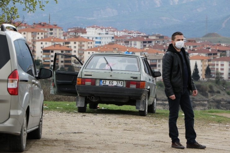 Mezarlıkta Bileklerini Kesti, Polis Kurtardı