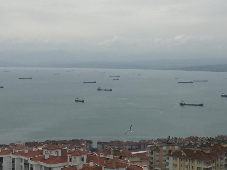 Gemiler Fırtına Dolayısıyla Limana Demirledi