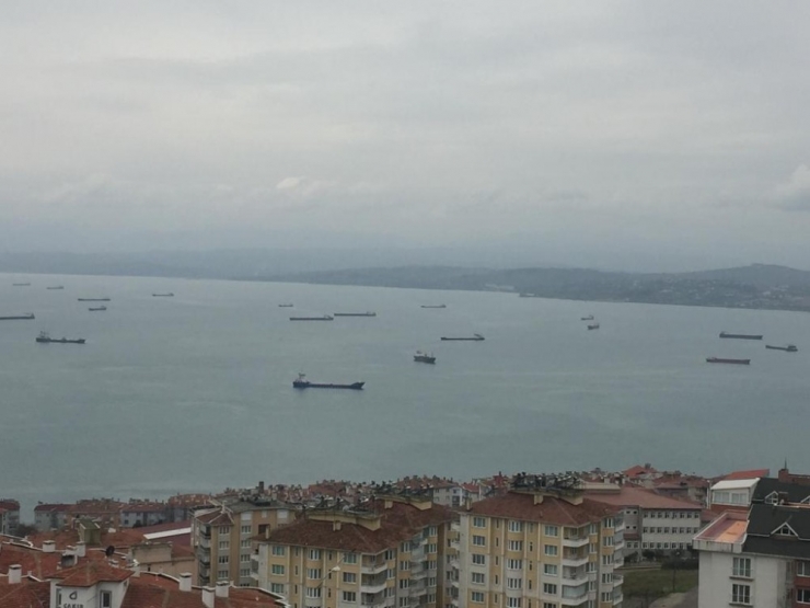 Gemiler Fırtına Dolayısıyla Limana Demirledi