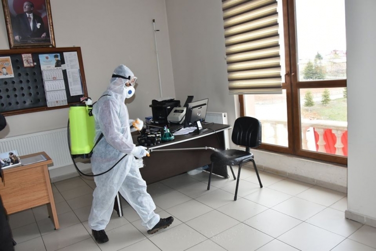 Karantinaya Alınan Tufanbeyli’de Her Yer Dezenfekte Ediliyor