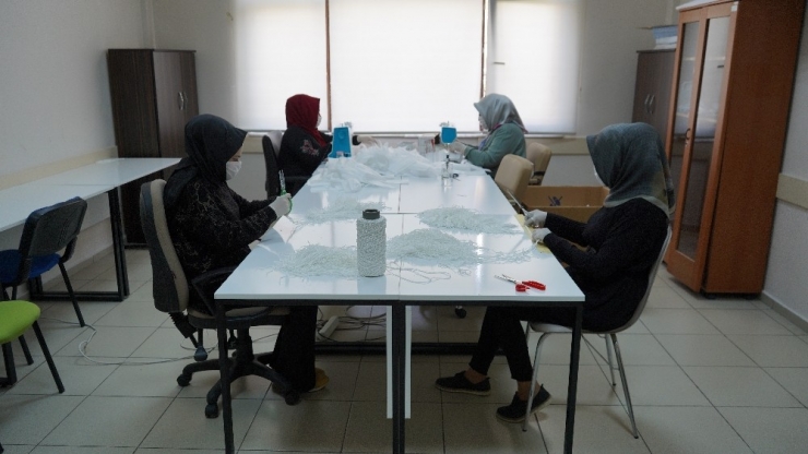 Büyükşehir 21 Gündür Maske Üreterek Ücretsiz Dağıtıyor