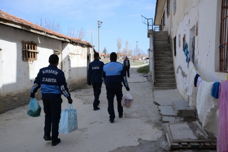Kırşehir Belediyesi, Maske Üretip Yaşlıların İhtiyaçlarını Karşılıyor