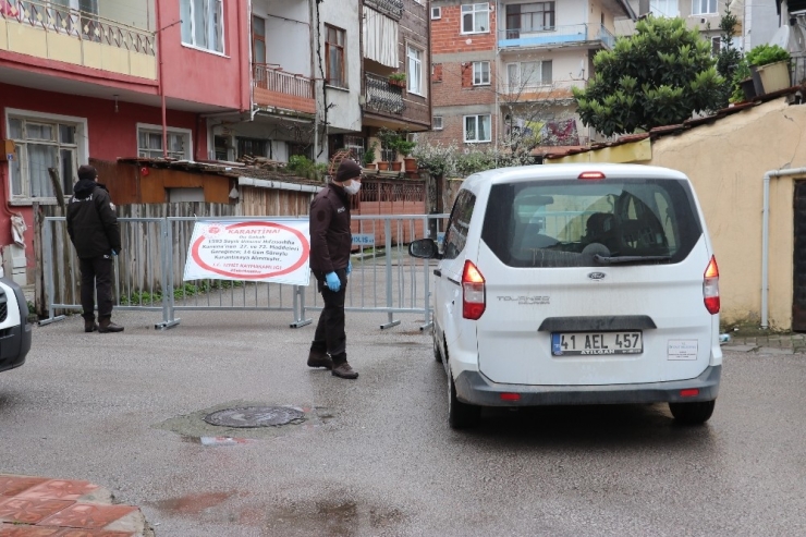 Eşi Korona Virüs Tedavisi Gören Yaşlı Kadın Ölünce Sokak Karantinaya Alındı