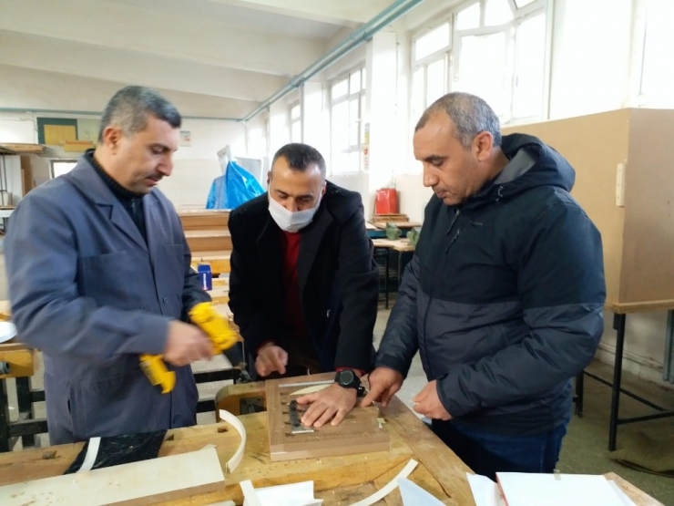 Okullar Siperli Maske Üretmeye Başladı