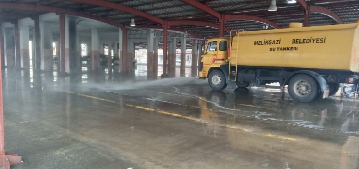 Semt Pazar Yerleri Dezenfekte Ediliyor