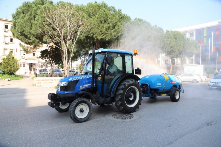 Menderes’te Tüm Sokaklar Dezenfekte Edildi