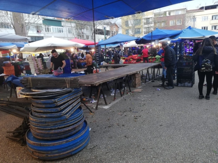 Pazarda Tezgâhlar 3 Saat İçinde Boşaldı