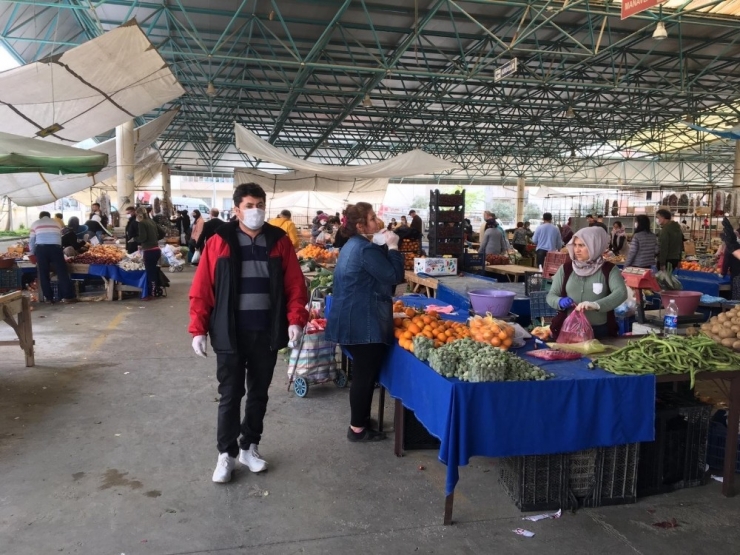 Kuşadası Belediyesi Ekiplerinden Davutlar Pazarlarında Denetim