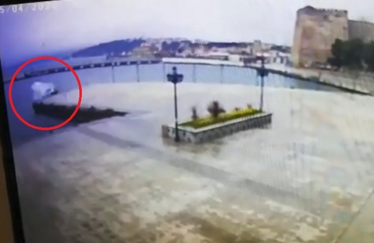 Sinop’ta Otomobilin Denize Uçması Kamerada