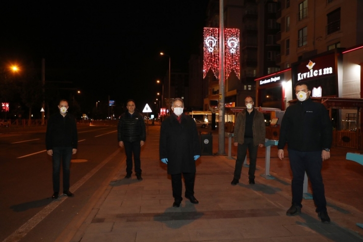 Talas’ta Ana Arterlerdeki Direklere Işıklı Türk Bayrağı Yapıldı