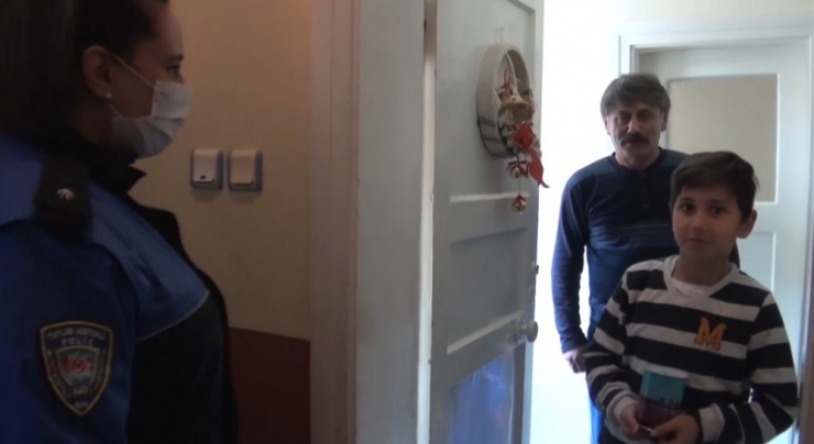 Trabzonlu Minik Mustafa Eren Polis Ekiplerini Duygulandırdı