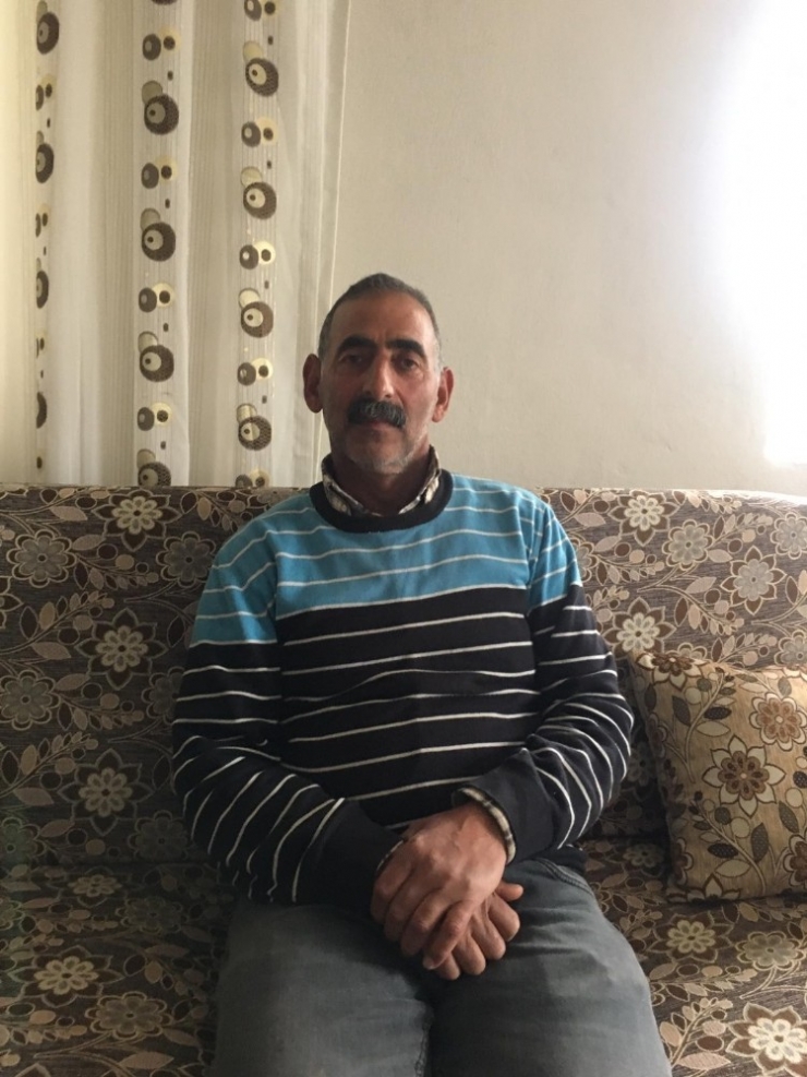 Evde Kendini Karantinaya Aldı, Birde Korona Türküsü Yaptı