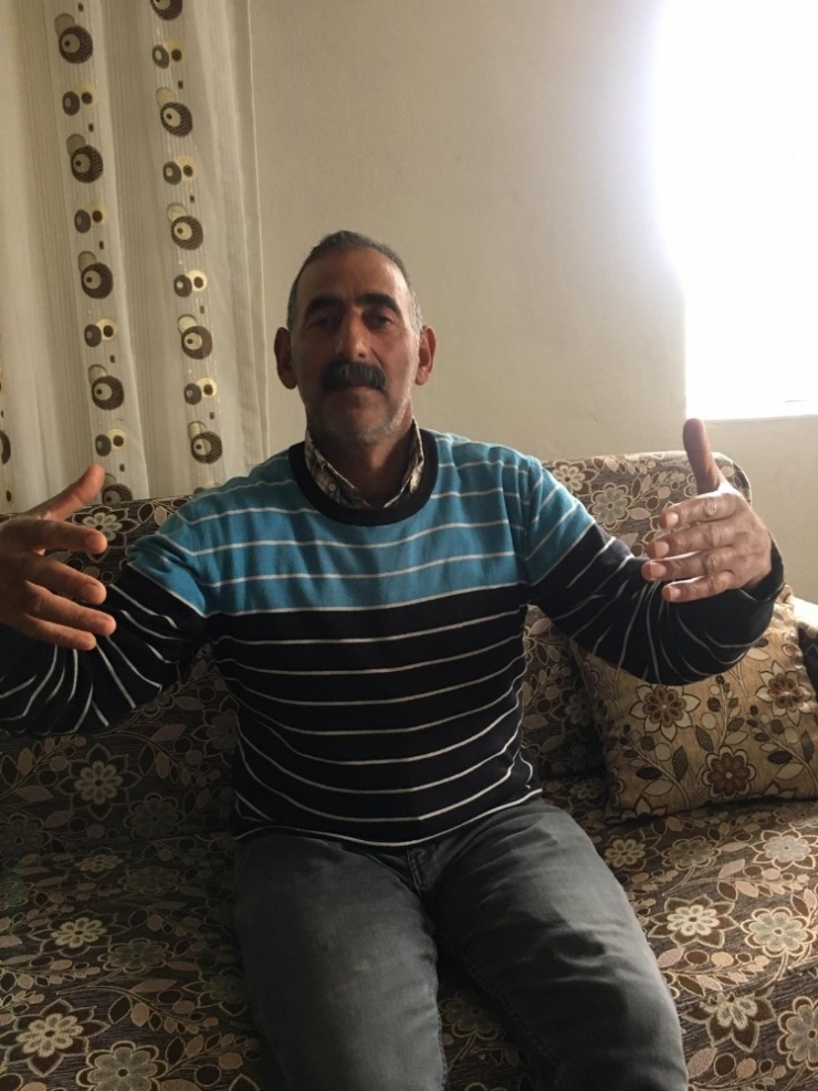 Evde Kendini Karantinaya Aldı, Birde Korona Türküsü Yaptı