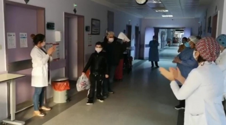 Tunceli’de Korona Tedavisi Gören Dede Ve Torunu Taburcu Edildi