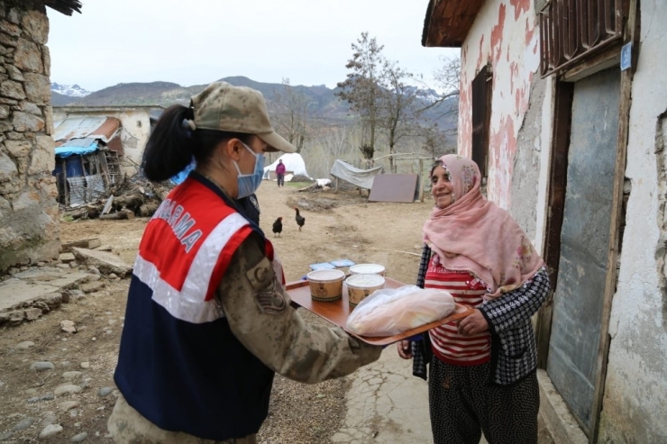 Tunceli’de Evde Kalanlara Sıcak Yemek Servisi