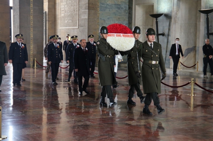 Emniyet Genel Müdürü Aktaş, Anıtkabir’i Ziyaret Etti
