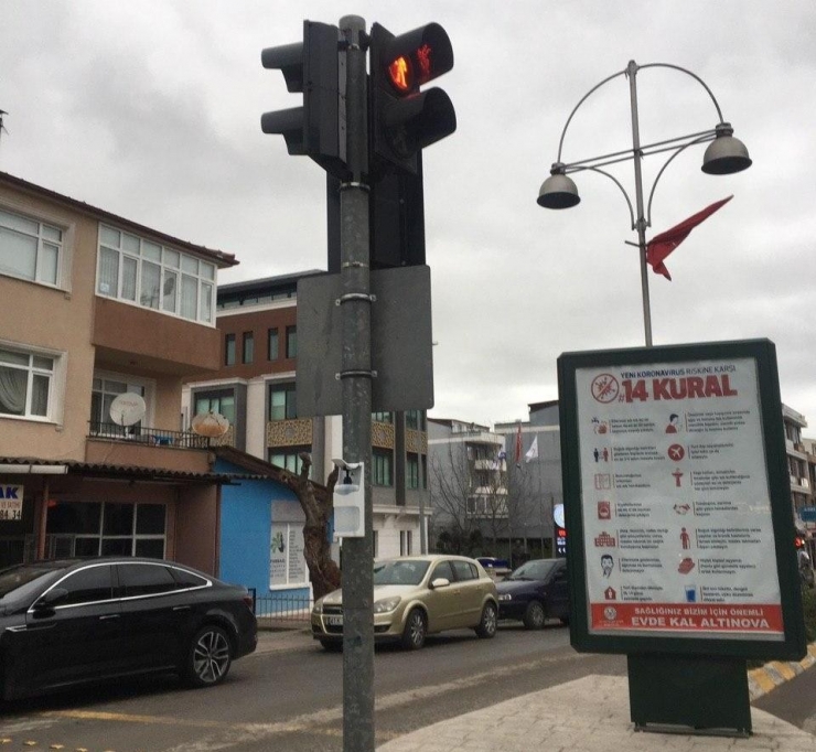 Altınova’da Dezenfektan Noktaları Oluşturuldu