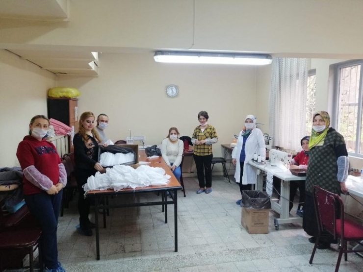 Kdz. Ereğli Hem Maske Ve Tulum Üretiyor