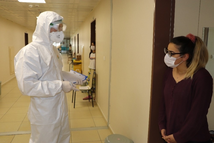 Karantinadaki Öğrencilerin Son Kontrolleri Yapıldı, Virüs Bulgusuna Rastlanmadı