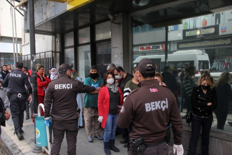 Emniyet Güçlerinin Sosyal Mesafeye Uymayanlarla İmtihanı