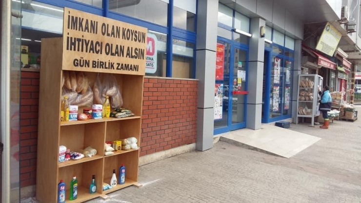 Askıda Gıda Ve Ekmek Kampanyası Başlatıldı